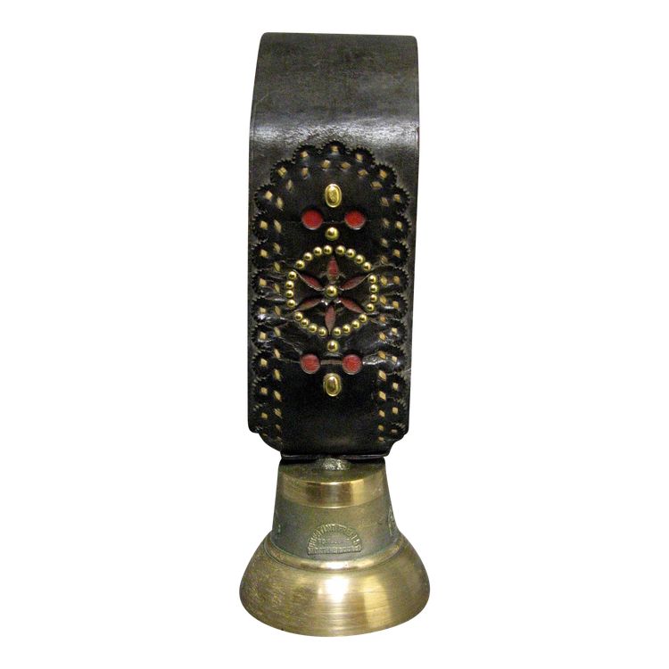 Cloche De Vache Obertino en bronze avec son collier. 