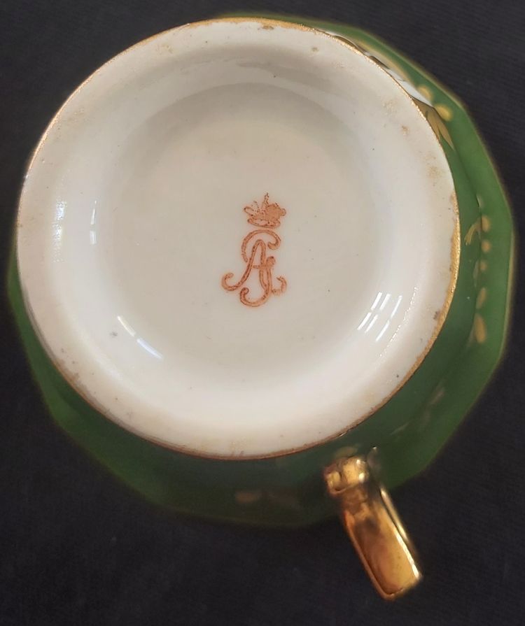 Tazza in porcellana dura del XVIII secolo della Manufacture du Duc d'Angoulême