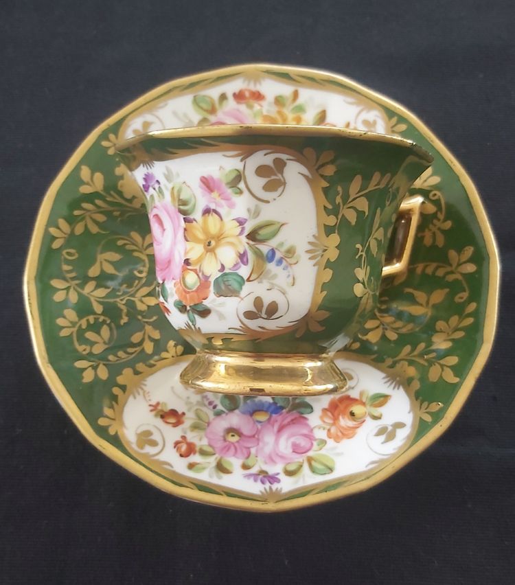 Tazza in porcellana dura del XVIII secolo della Manufacture du Duc d'Angoulême