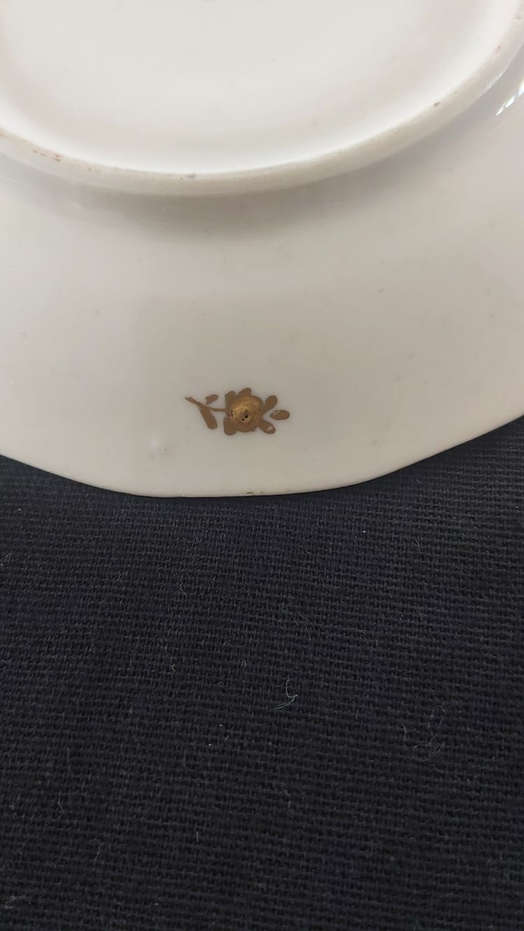 Tazza in porcellana dura del XVIII secolo della Manufacture du Duc d'Angoulême