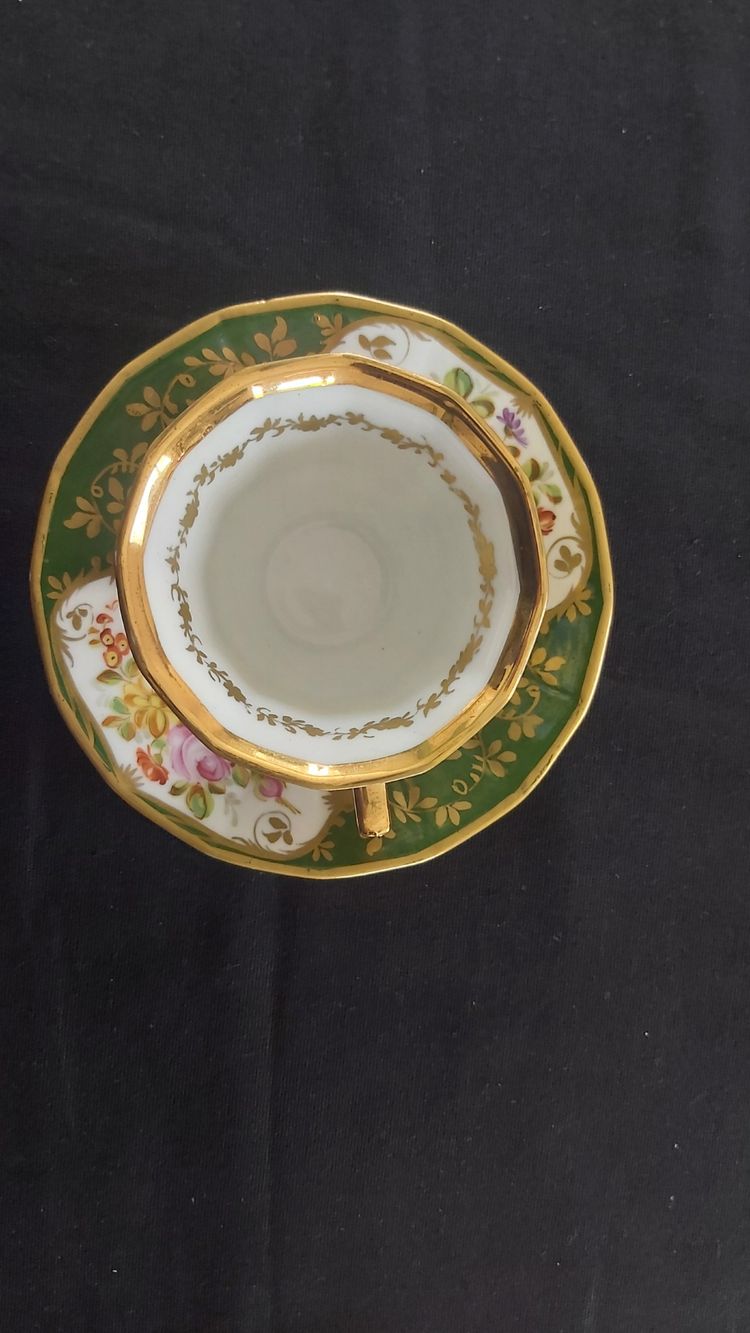 Tazza in porcellana dura del XVIII secolo della Manufacture du Duc d'Angoulême