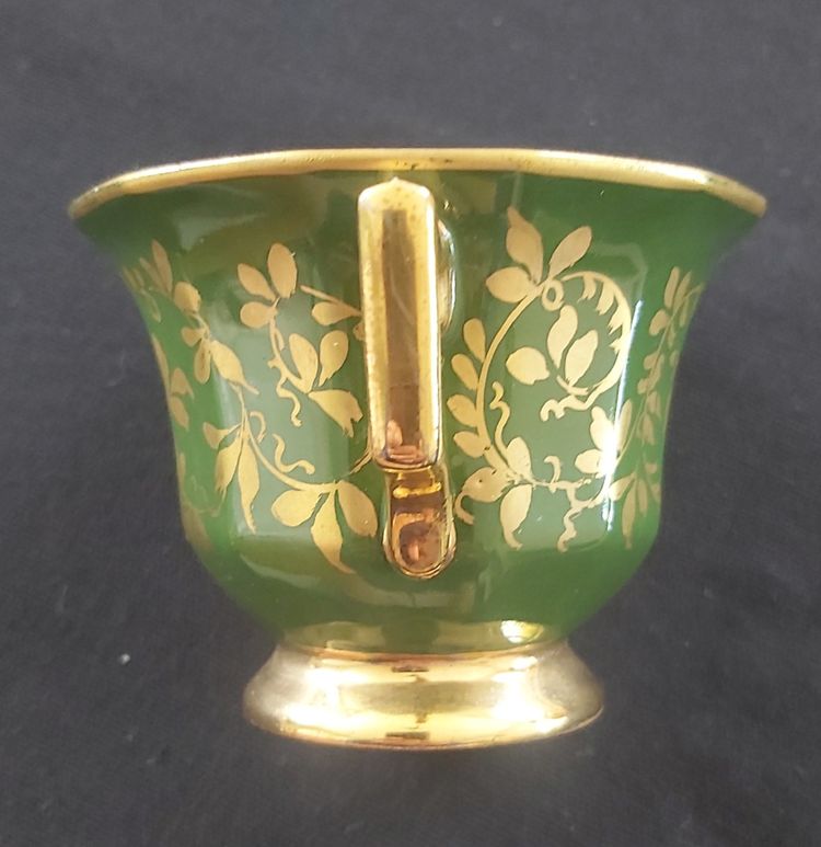 Tazza in porcellana dura del XVIII secolo della Manufacture du Duc d'Angoulême