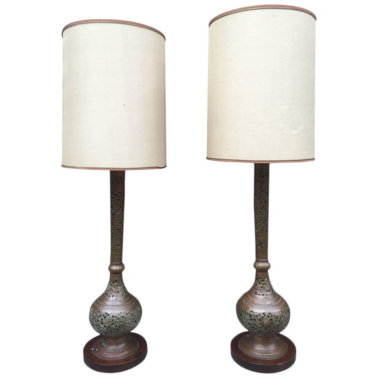 Coppia di grandi lampade in ottone in stile orientale, circa 1930