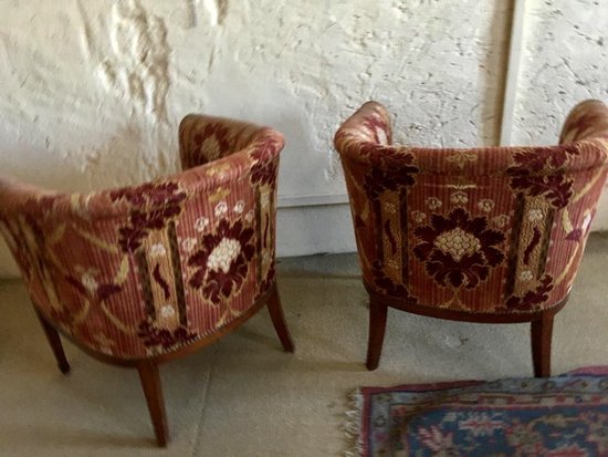Coppia di poltrone imbottite in stile Art Nouveau, XX secolo