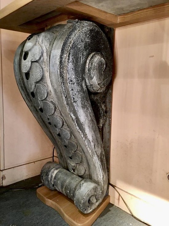 Console Contemporaine Composée D’éléments Haussmaniens XIXe