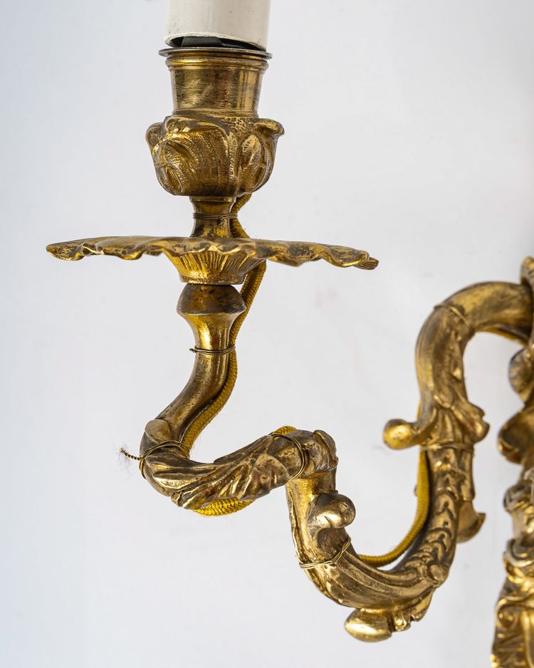 Paar Wandleuchten, genannt Aux Zéphyrs, aus ziselierter und vergoldeter Bronze XIX.