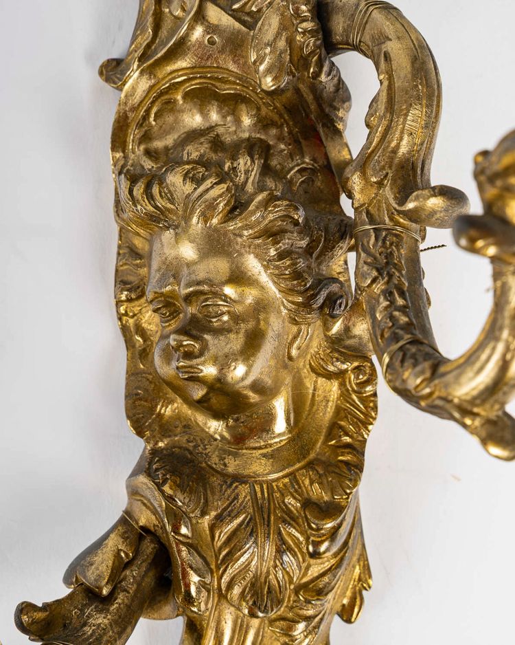 Paar Wandleuchten, genannt Aux Zéphyrs, aus ziselierter und vergoldeter Bronze XIX.