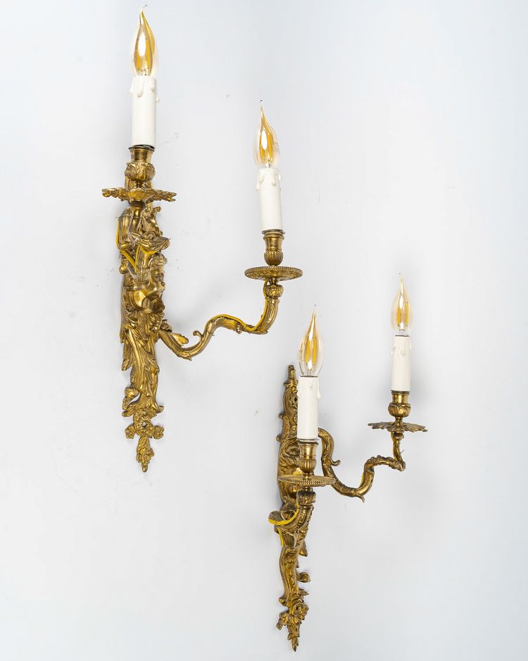 Paar Wandleuchten, genannt Aux Zéphyrs, aus ziselierter und vergoldeter Bronze XIX.