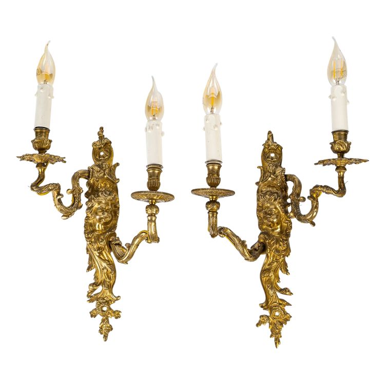 Paar Wandleuchten, genannt Aux Zéphyrs, aus ziselierter und vergoldeter Bronze XIX.