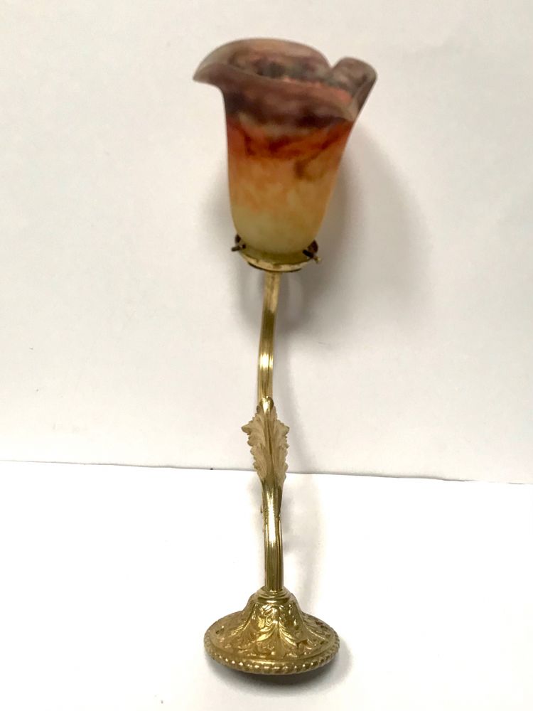 Applique murale en bronze doré Art-nouveau abat-jour en pâte de verre  signé Muller Frères 
