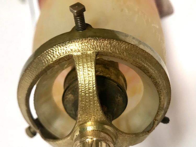 Applique murale en bronze doré Art-nouveau abat-jour en pâte de verre  signé Muller Frères 