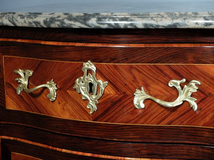 Commode d'entre-deux d'époque Louis XV 