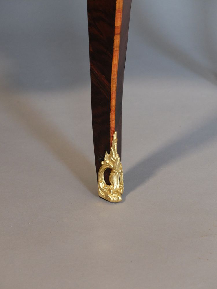 Commode d'entre-deux d'époque Louis XV 