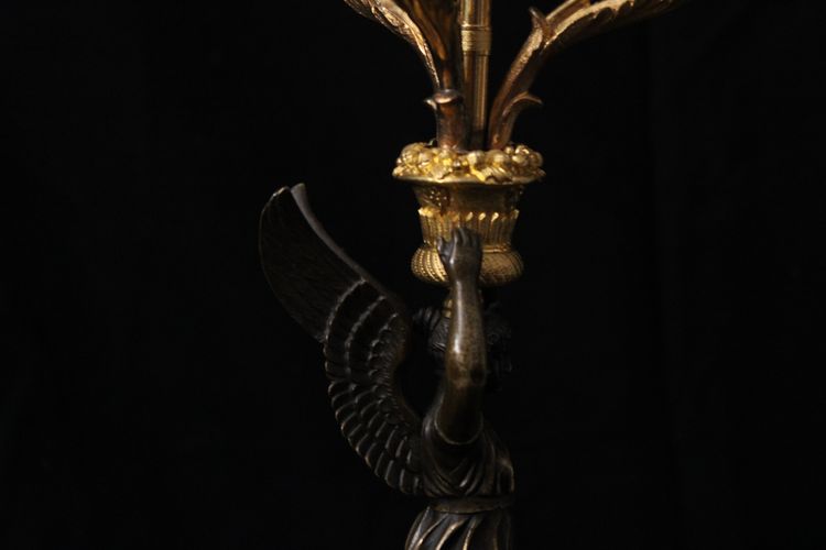 Paire de candélabres en bronze patiné et doré, à trois lumières, Epoque Restauration, XIXe 