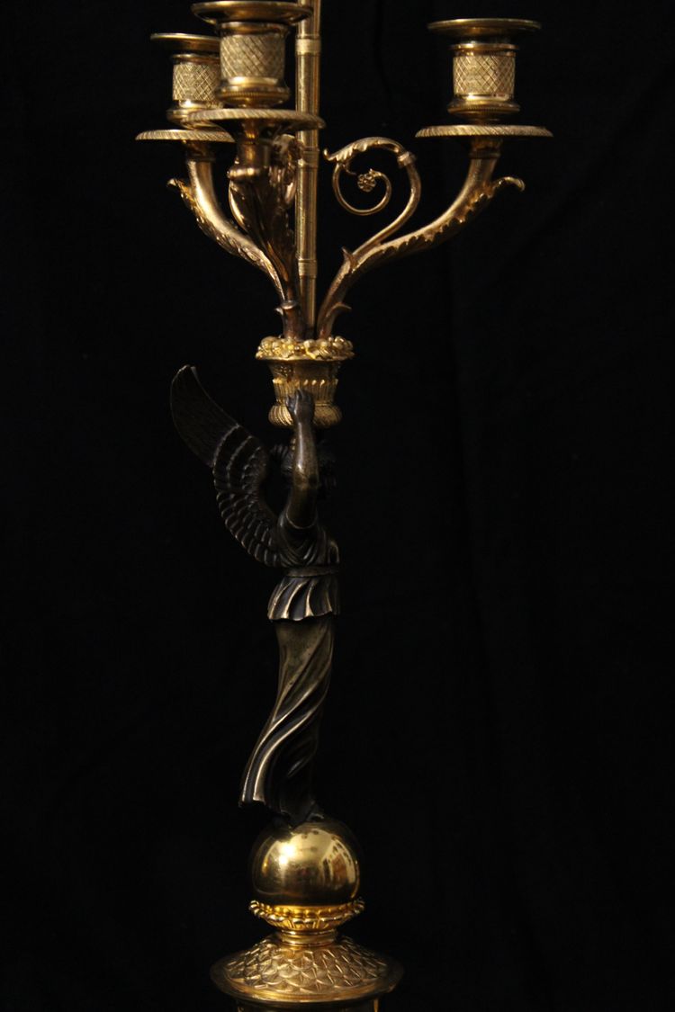 Paire de candélabres en bronze patiné et doré, à trois lumières, Epoque Restauration, XIXe 