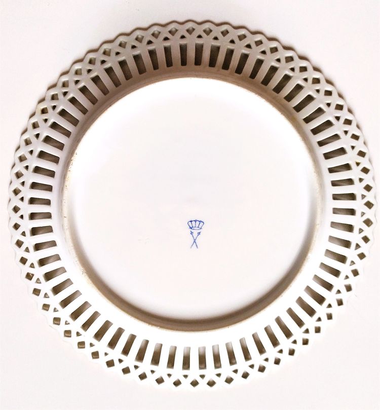 Assiette Porcelaine Ancienne Dresden Peinte à la Main Fleurs Bord Doré Circa 1900 Art de la Table