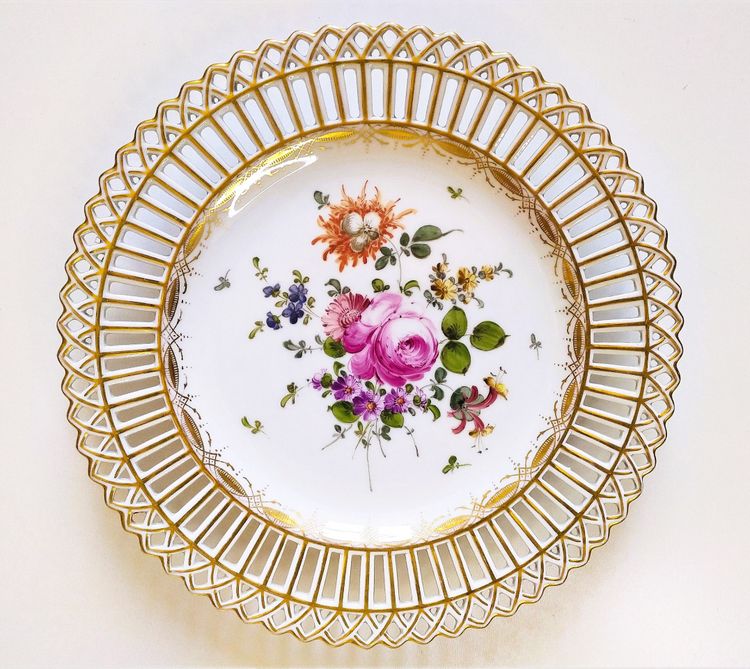 Assiette Porcelaine Ancienne Dresden Peinte à la Main Fleurs Bord Doré Circa 1900 Art de la Table