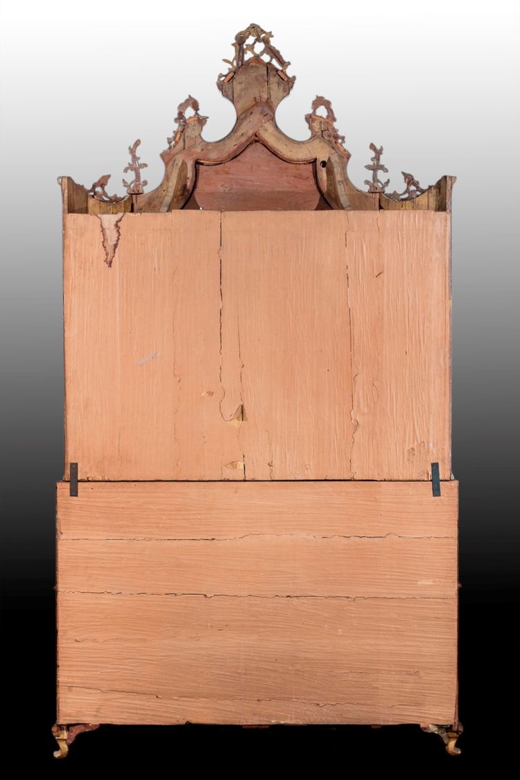 Ébénisterie vénitienne du XVIIIe siècle, Commode à abattants avec partie surélevée