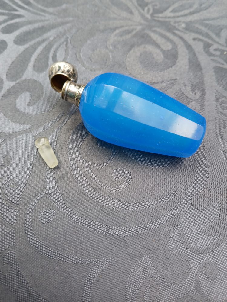 Salt or perfume bottle.