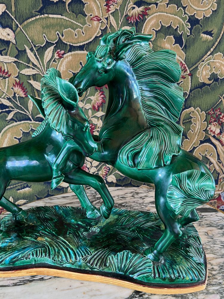 Scultura in ceramica smaltata, due cavalli, firmata R. Prunet, XX secolo