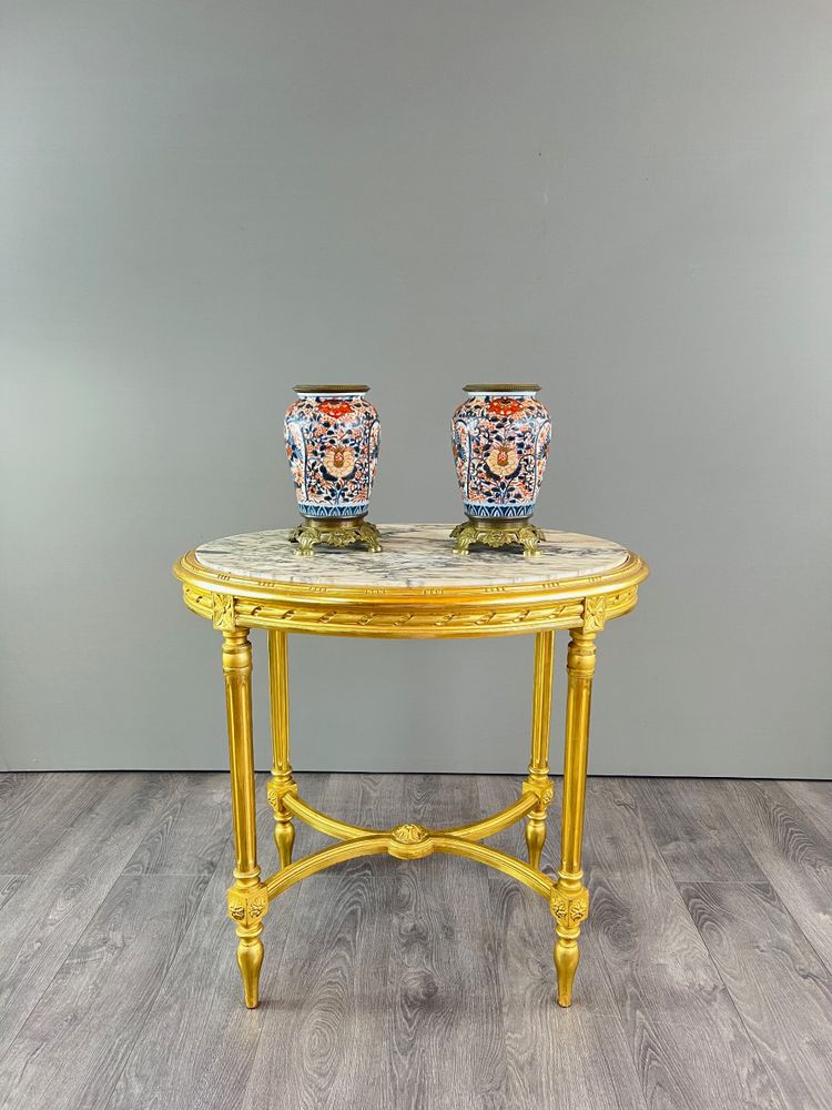 Coppia di vasi in porcellana stile Imari, XIX secolo