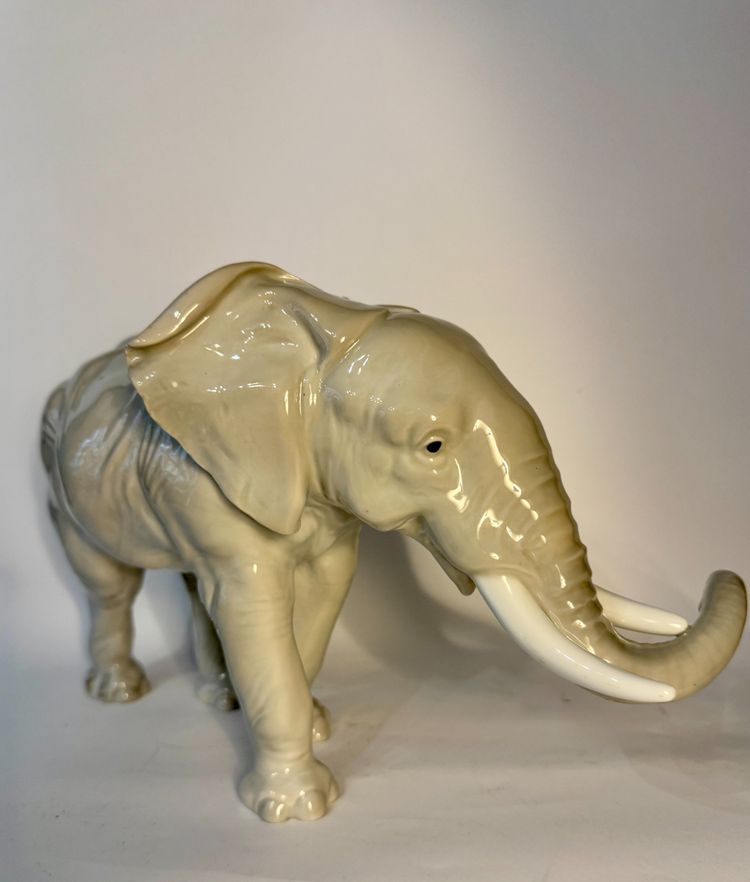 Elephant in Saxon porcelain - Karl Ens - Large model