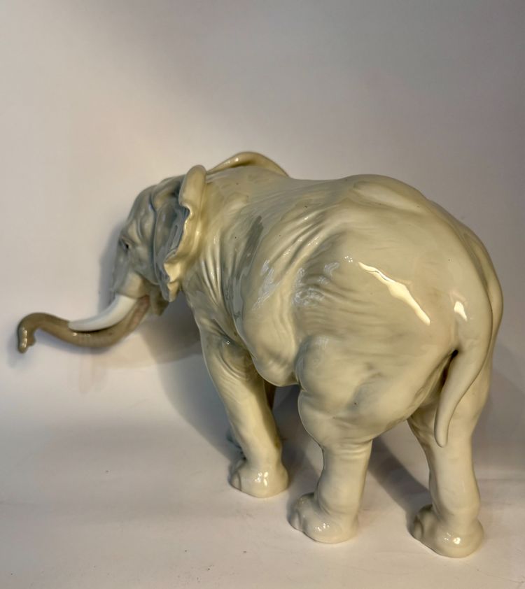 Elephant in Saxon porcelain - Karl Ens - Large model