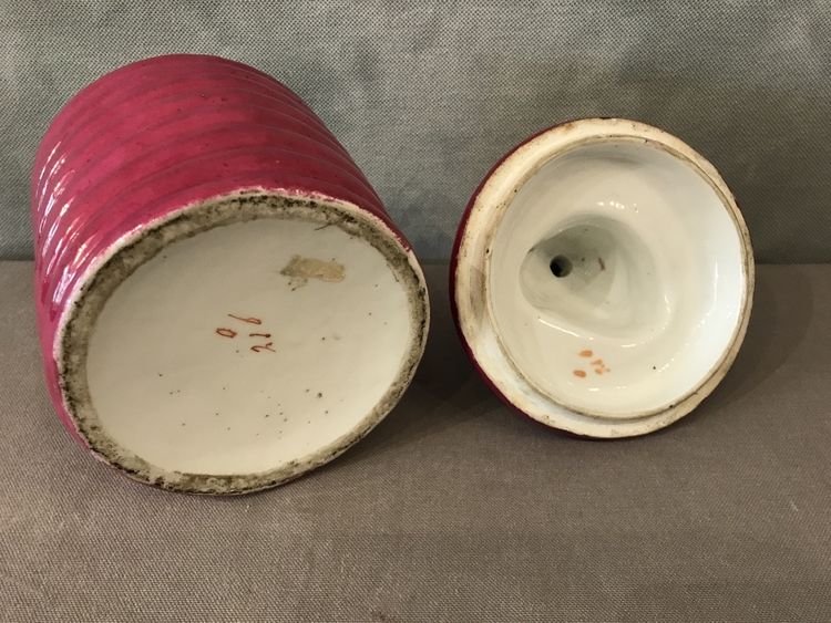 Pot à tabac ancien en faïence d'époque 19 ème, représentant un magot 