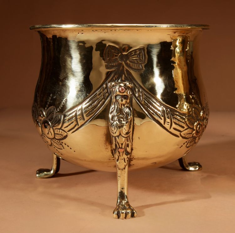 Pair of decorative planters in embossed brass, dinanderie style.