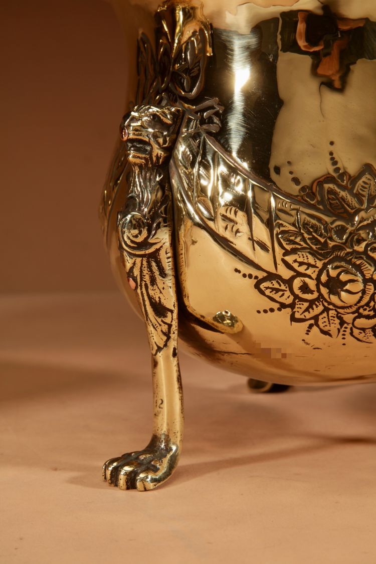 Pair of decorative planters in embossed brass, dinanderie style.