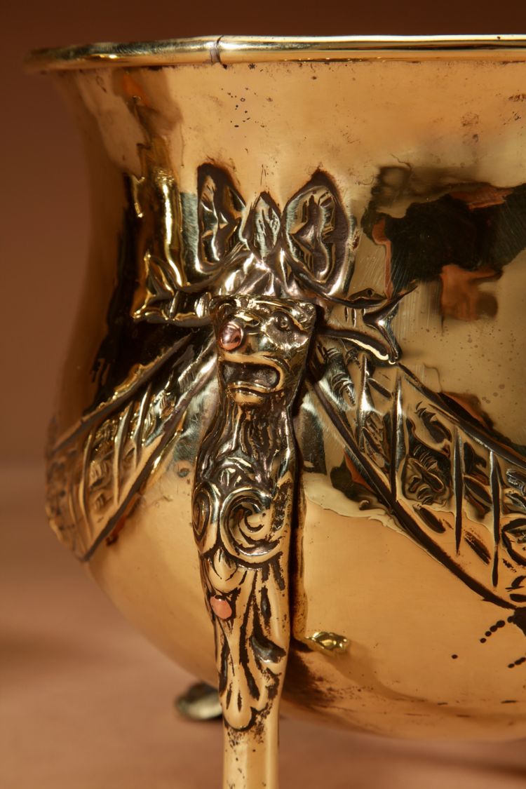 Pair of decorative planters in embossed brass, dinanderie style.