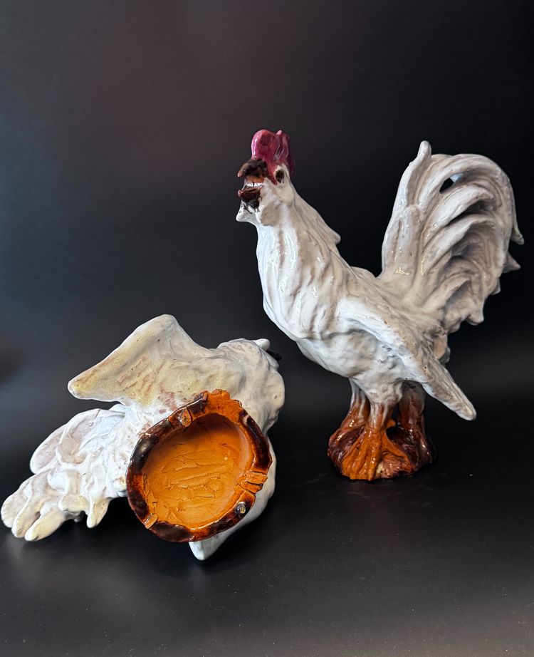 Pair of roosters in white glazed terracotta - Sculpture - Barbotine