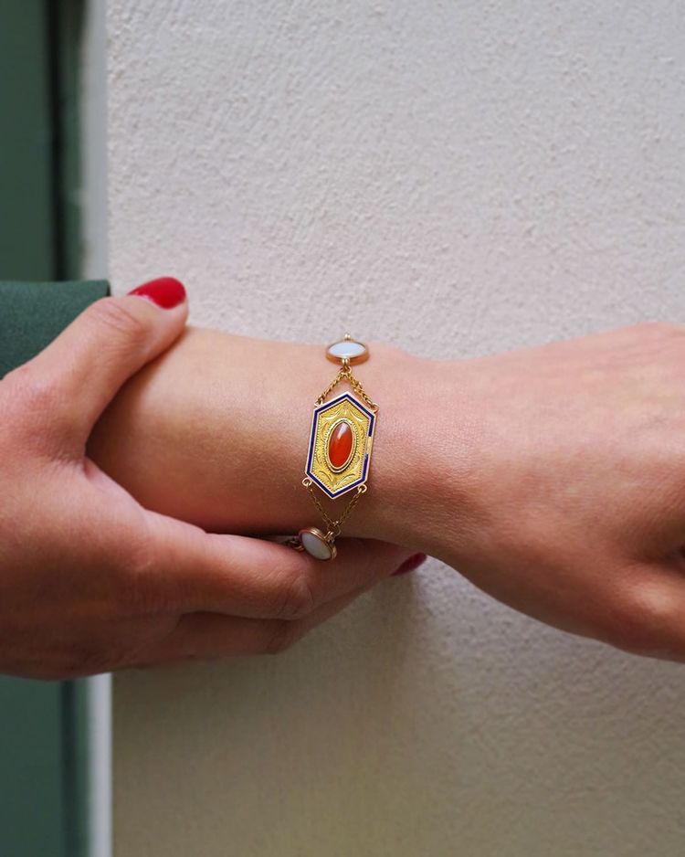 Bracelet cornaline Premier Empire en or 18k, Collier ancien vers 1810, or émail, Bijou Ancien