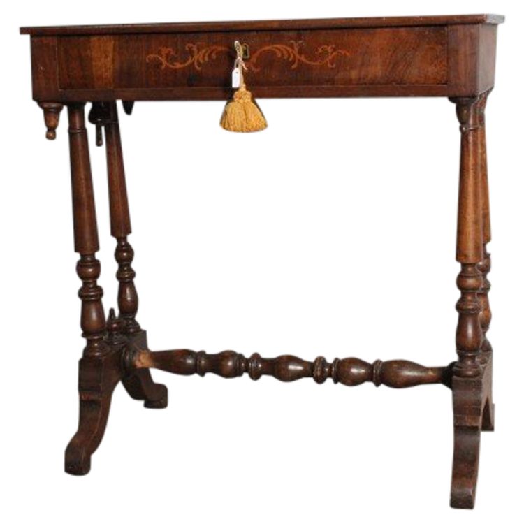 Petite table ancienne - Bureau Charles X 1830 en marqueterie de noyer et érable. Mesure 73 X 42 H 75