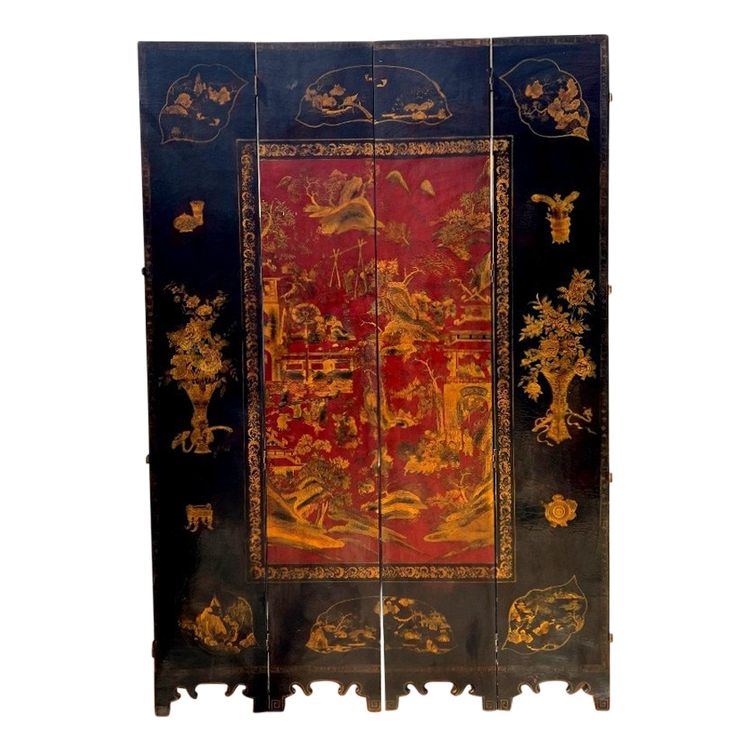 LARGE CHINESE CANTON PARALAVENT IN RED, BLACK AND GOLD LAQUER FROM THE LAQUERS OF THE LAQUERS OF THE LAST 18TH AND EARLY 19TH CENTURIES