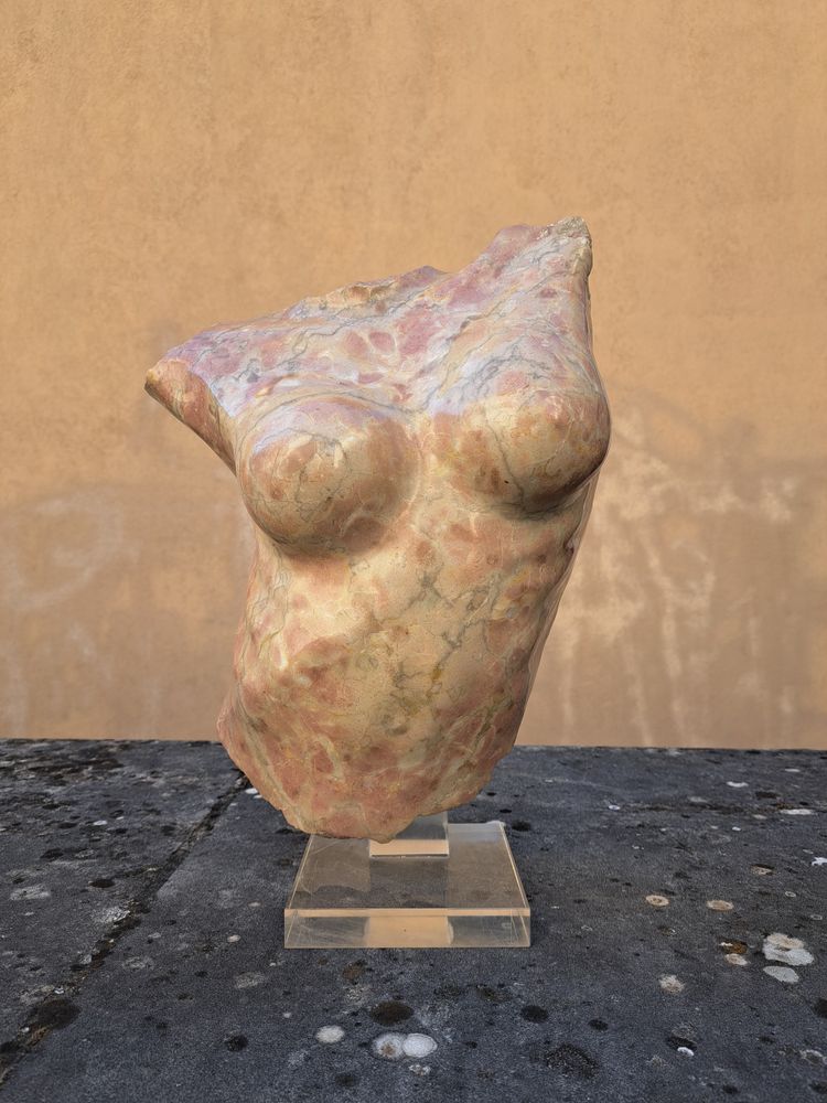 Jacques Le Bescond (1945), Busto di donna in marmo in stile antico