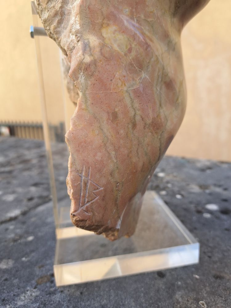 Jacques Le Bescond (1945), Busto di donna in marmo in stile antico