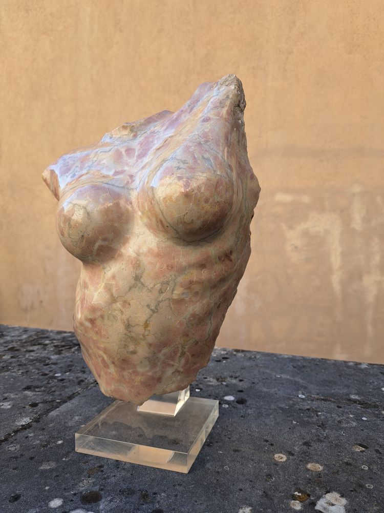 Jacques Le Bescond (1945), Busto di donna in marmo in stile antico