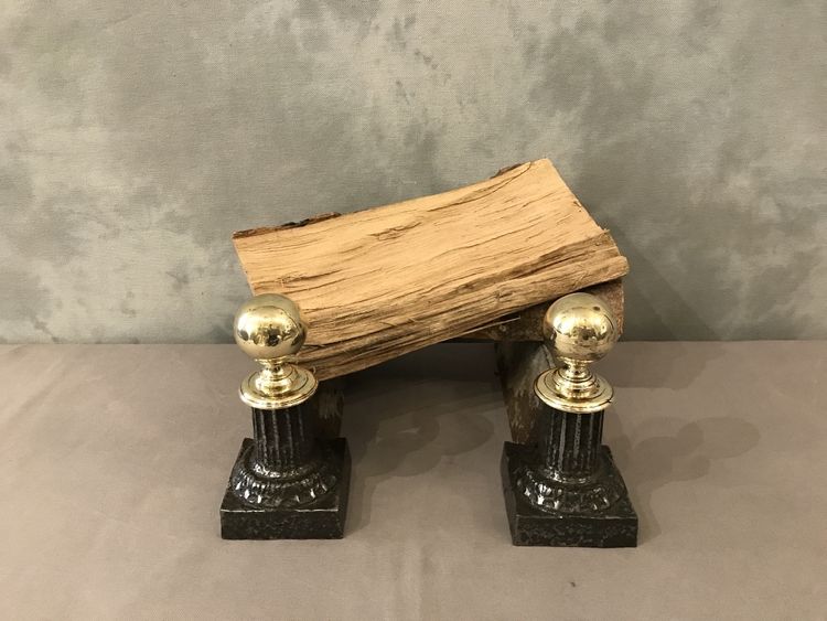 Coppia di piccoli androni antichi in ghisa e ottone del XIX secolo