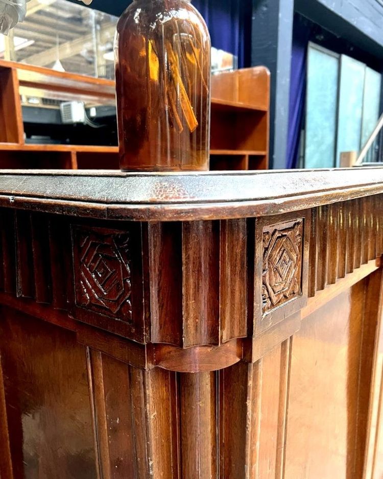 Bar avec façade en marqueterie des années 50