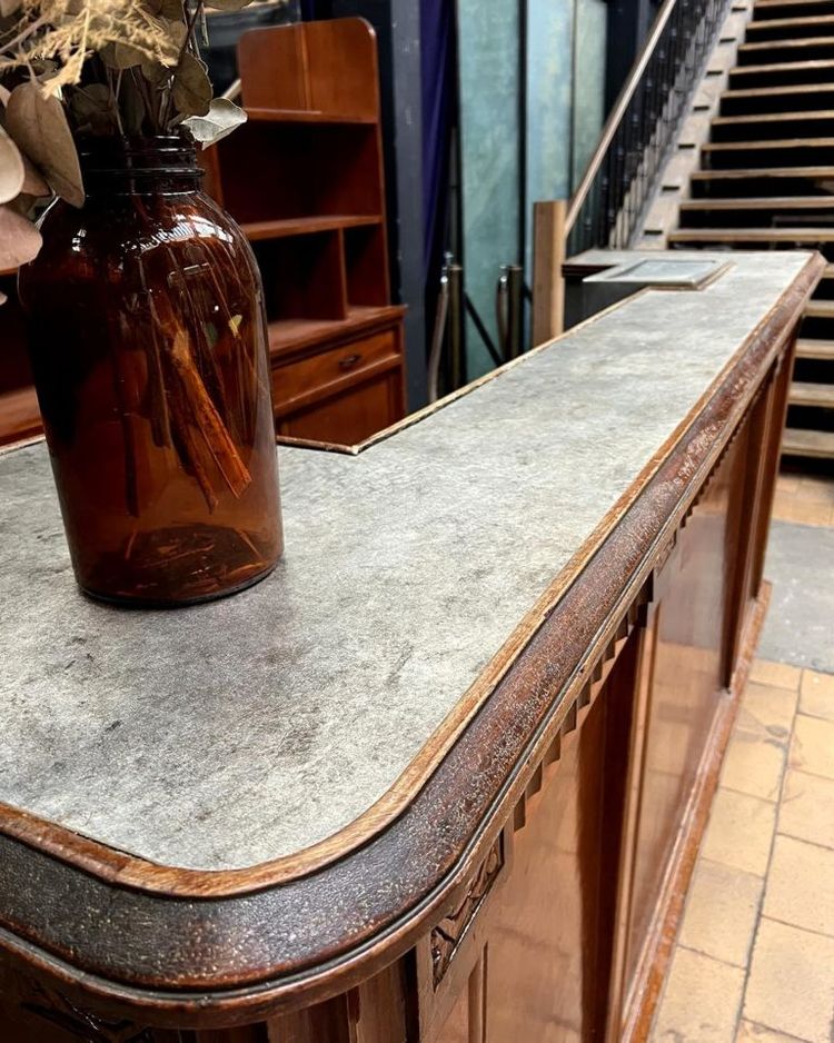 Bar avec façade en marqueterie des années 50