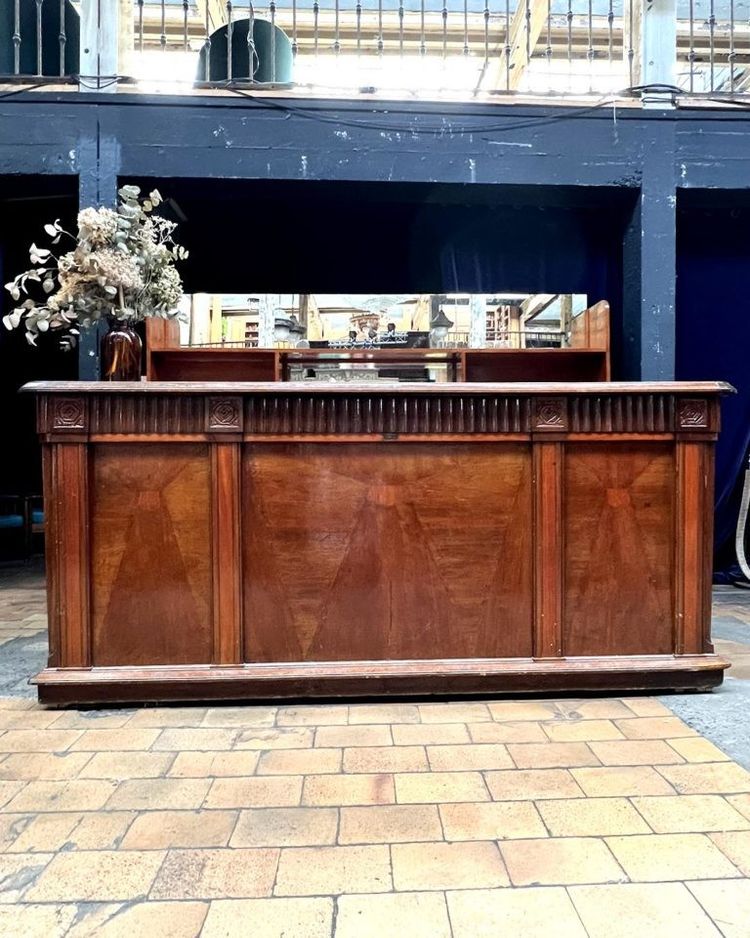 Bar avec façade en marqueterie des années 50