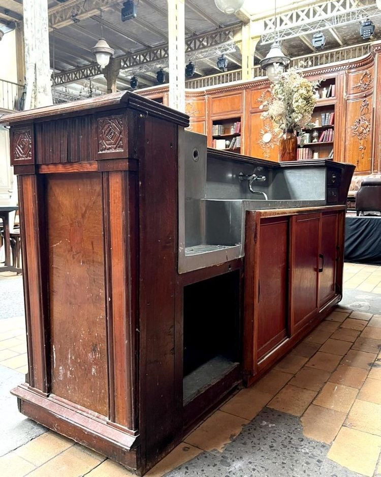 Bar avec façade en marqueterie des années 50