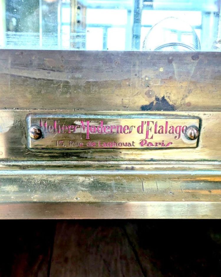 Large brass display case 200 x 250 x 50 cm