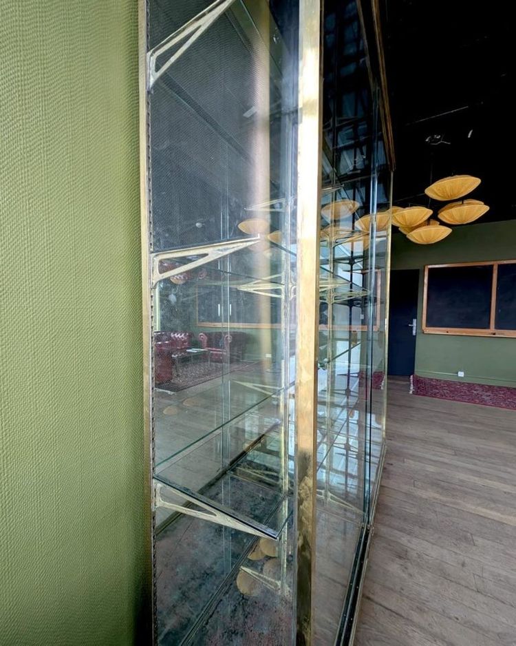 Large brass display case 200 x 250 x 50 cm