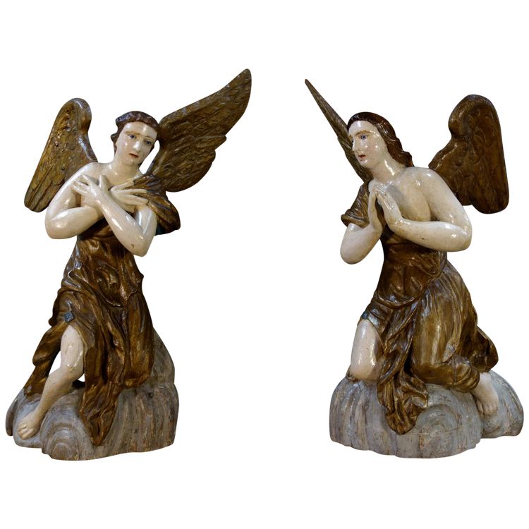 Coppia di angeli in legno policromato, XVIII secolo