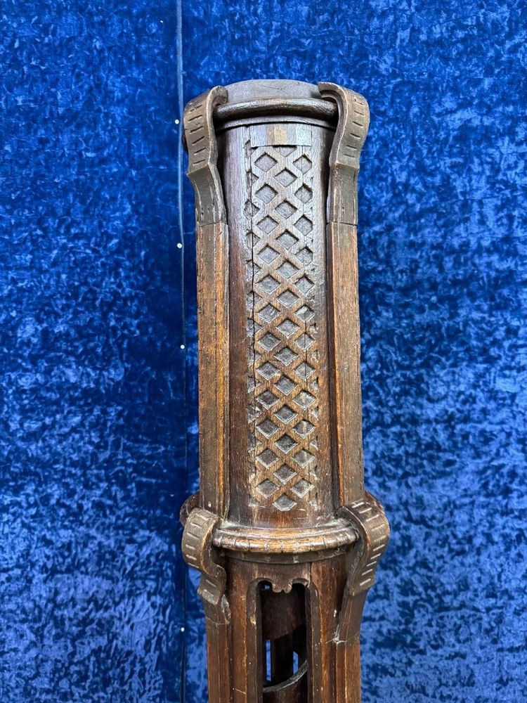 Pedestal / staircase: 18th century column with worm screw inside