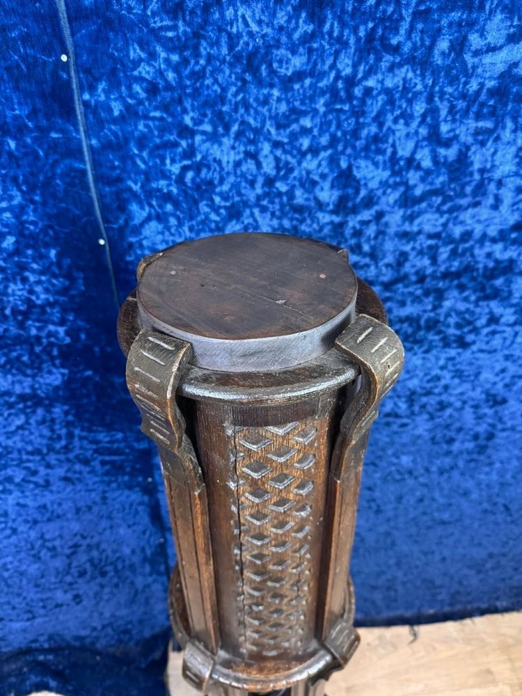 Pedestal / staircase: 18th century column with worm screw inside