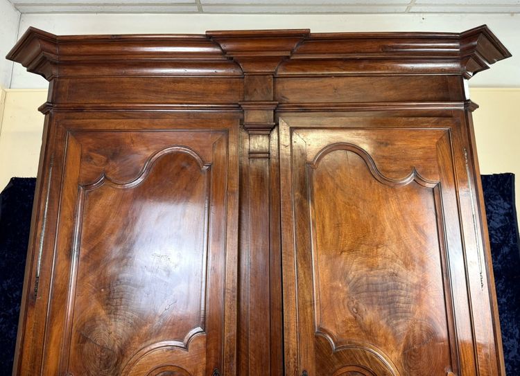 Magnificent Louis XV period cabinet in solid walnut circa 1750