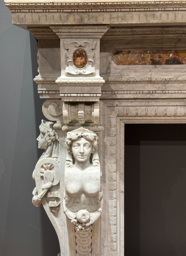 Fireplace carved in white marble and breccia inserts, second half of the 19th century